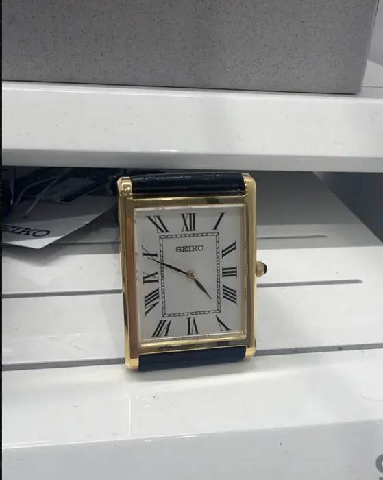 Seiko Essentials Retangular Dourado