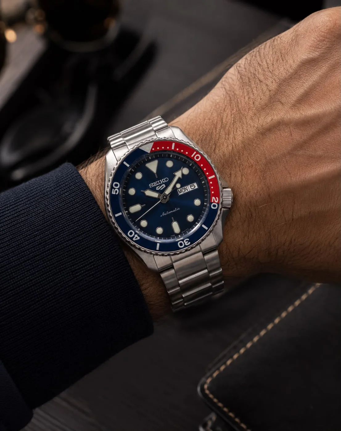 Relógio Seiko 5 Sports SRPD53B1 automático azul e vermelho — foto 2