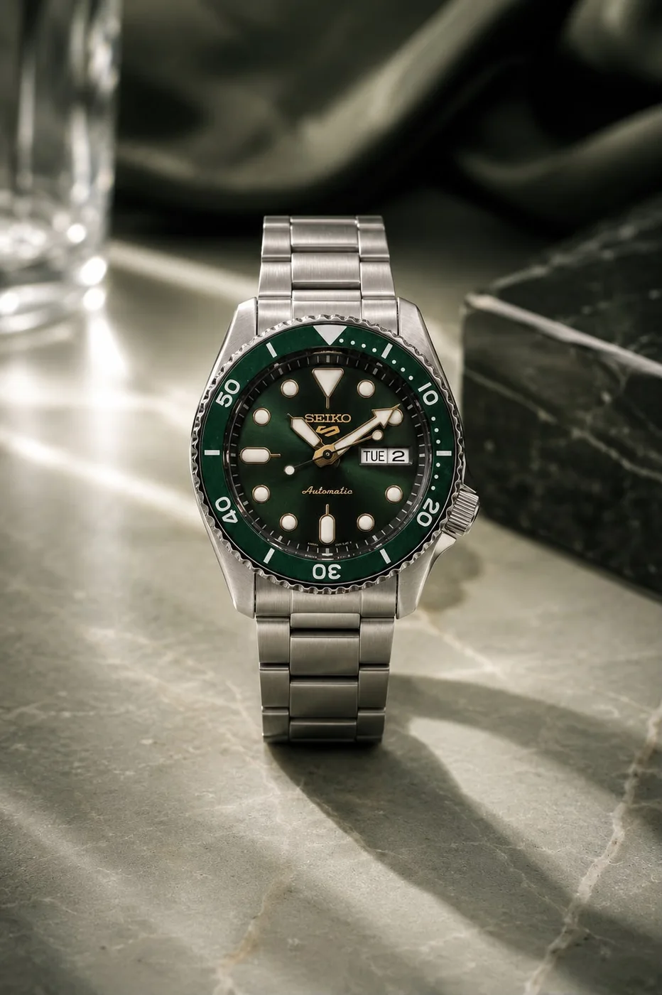 Relógio Seiko 5 Sports SRPD63B1 automático verde masculino com pulseira de aço