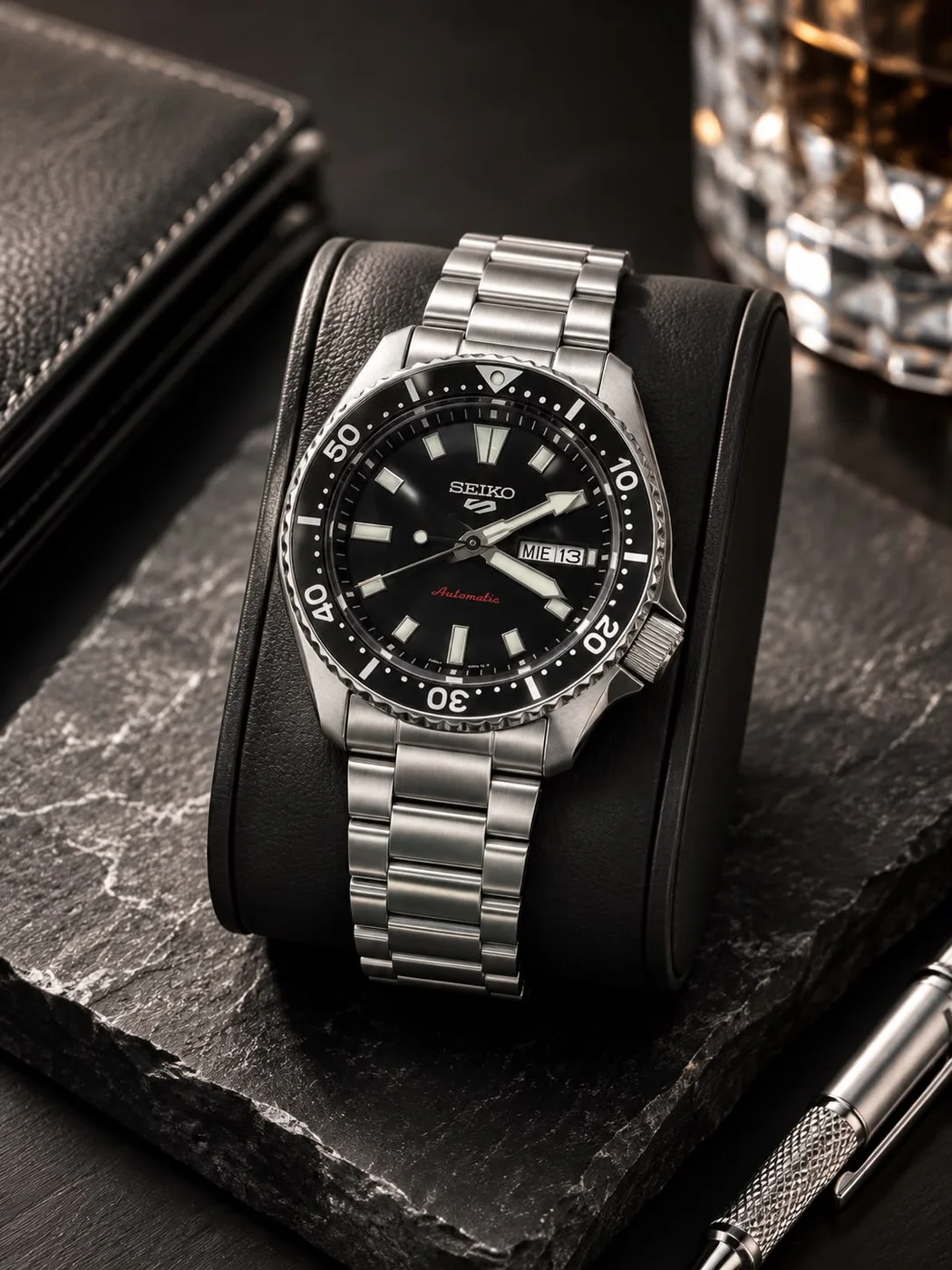 Relógio Seiko 5 Sports SRPL79B1 automático cinza com detalhes dourados — foto 2