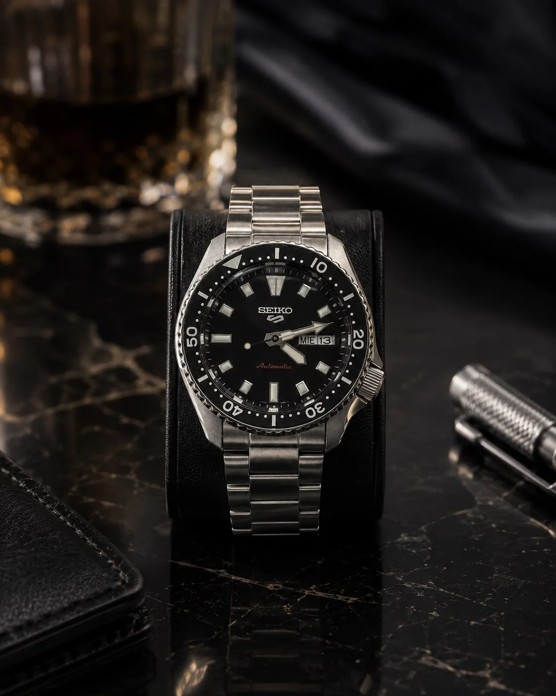 Relógio Seiko 5 Sports SRPL79B1 automático cinza com detalhes dourados — foto 3