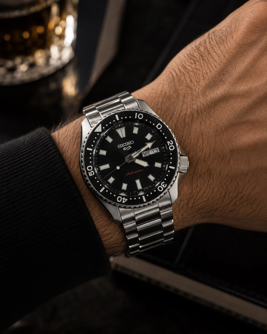 Relógio Seiko 5 Sports SRPL79B1 automático cinza com detalhes dourados — foto 4